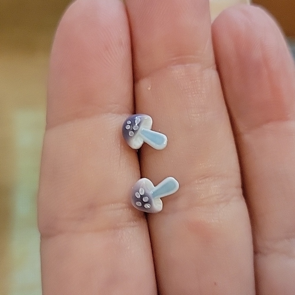 š„LAST PAIRš„ Tiny Ceramic Mushroom Stud Earrings, violet - Picture 4 of 5